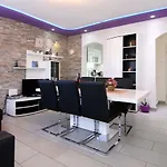 Luxury House With Pool Дом отдыха Трогир