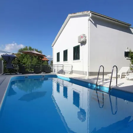 Luxury House With Pool Nyaraló *