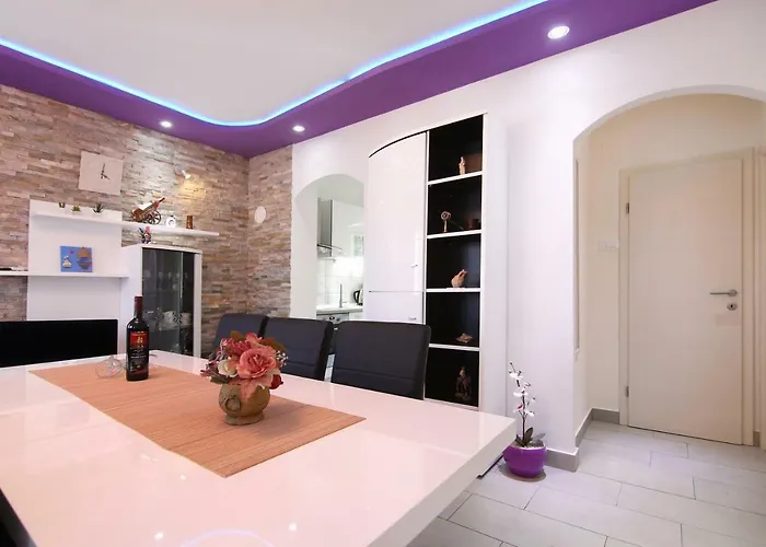 Luxury House With Pool Nyaraló