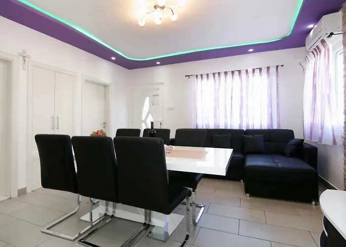 Nyaraló Luxury House With Pool