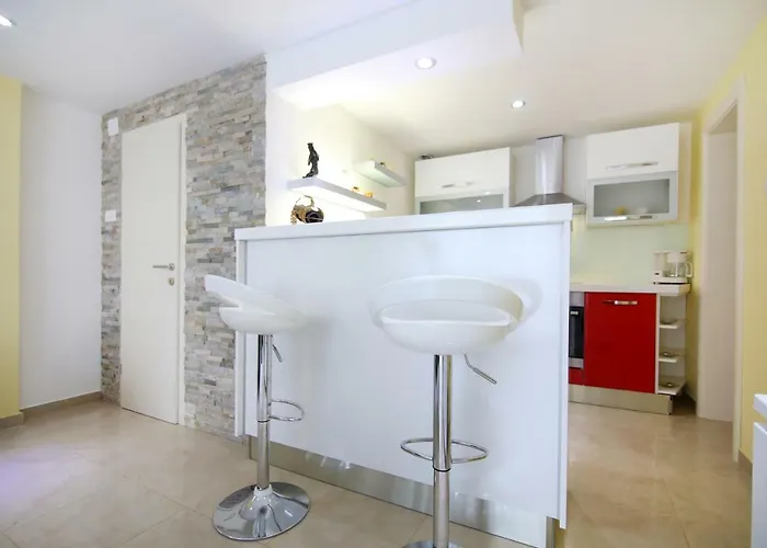 Luxury House With Pool Nyaraló