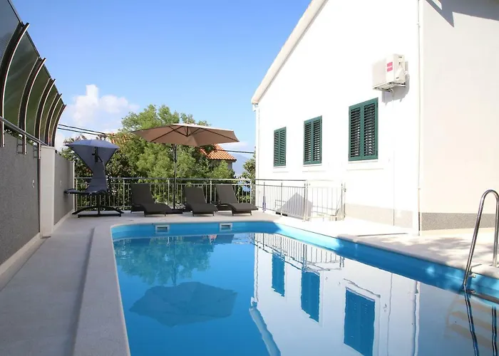 Nyaraló Luxury House With Pool