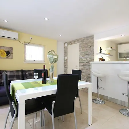 Luxury House With Pool *