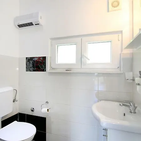 بيت للعطل Luxury House With Pool *