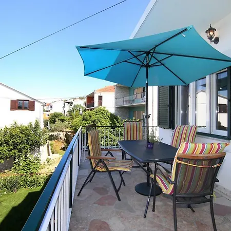 Luxury House With Pool بيت للعطل